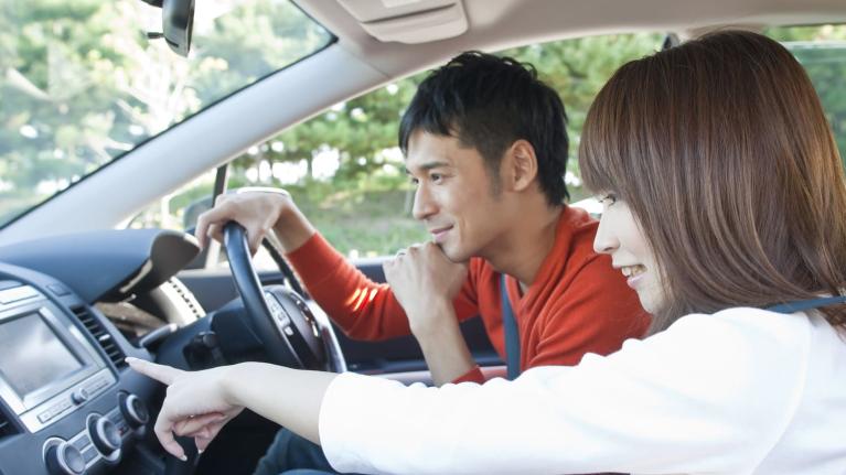 ADAS向け地図サービスで安全に運転する人々