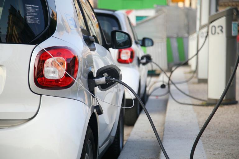 electric-cars-charging-1-blog.jpg