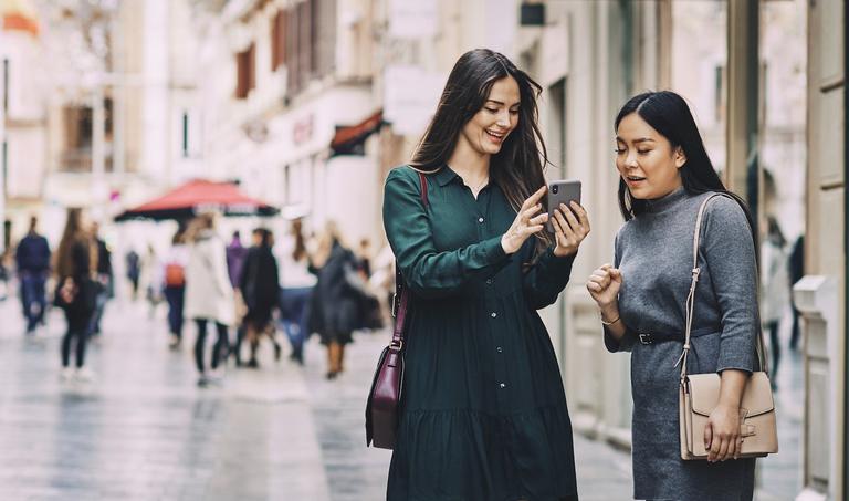 malaga-friends-phone-mobile-cell-blog.jpg